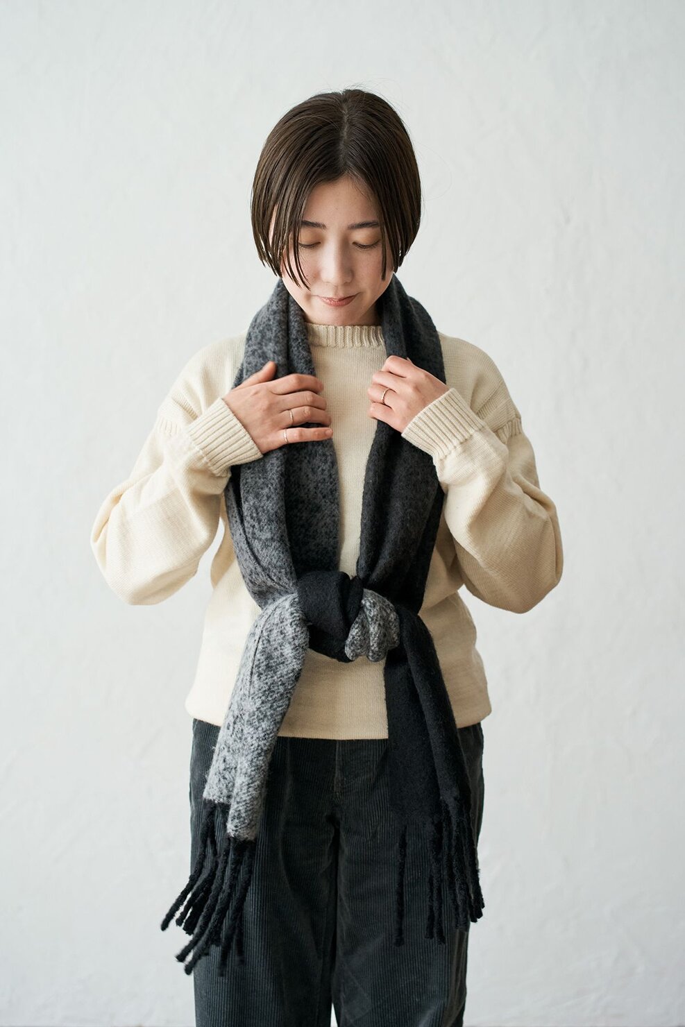 胸よりやや下の位置で固結びする