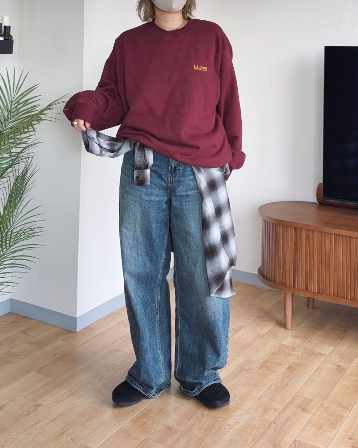 腰巻きシャツがアクセントに!ルーズすぎない大人のラフコーデ