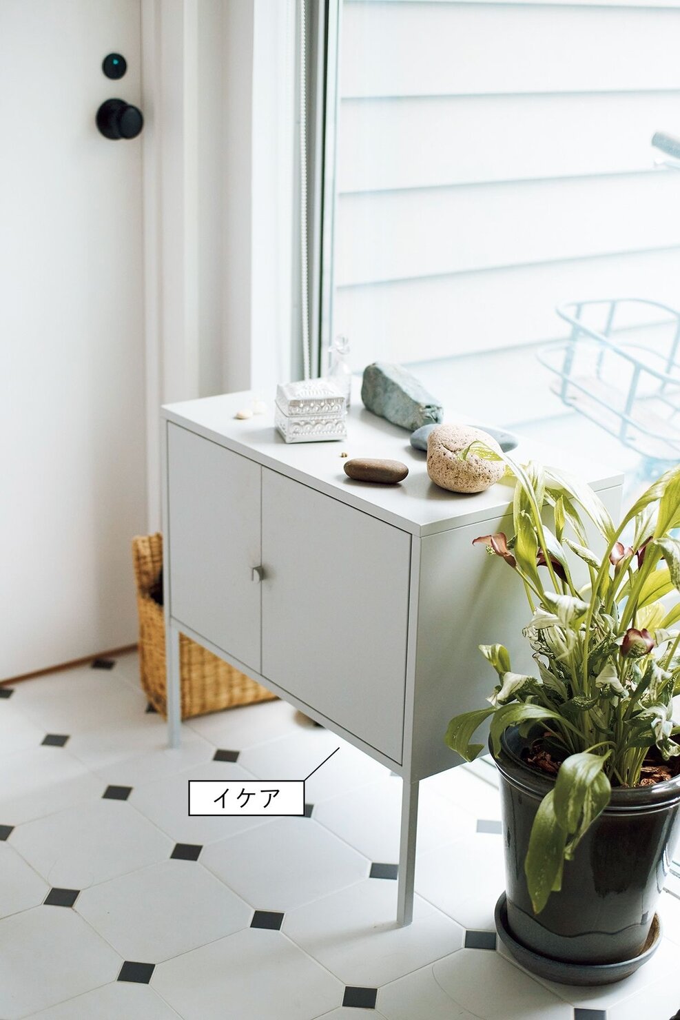 「イケア」のスチール製ストレージボックスでつくる収納術