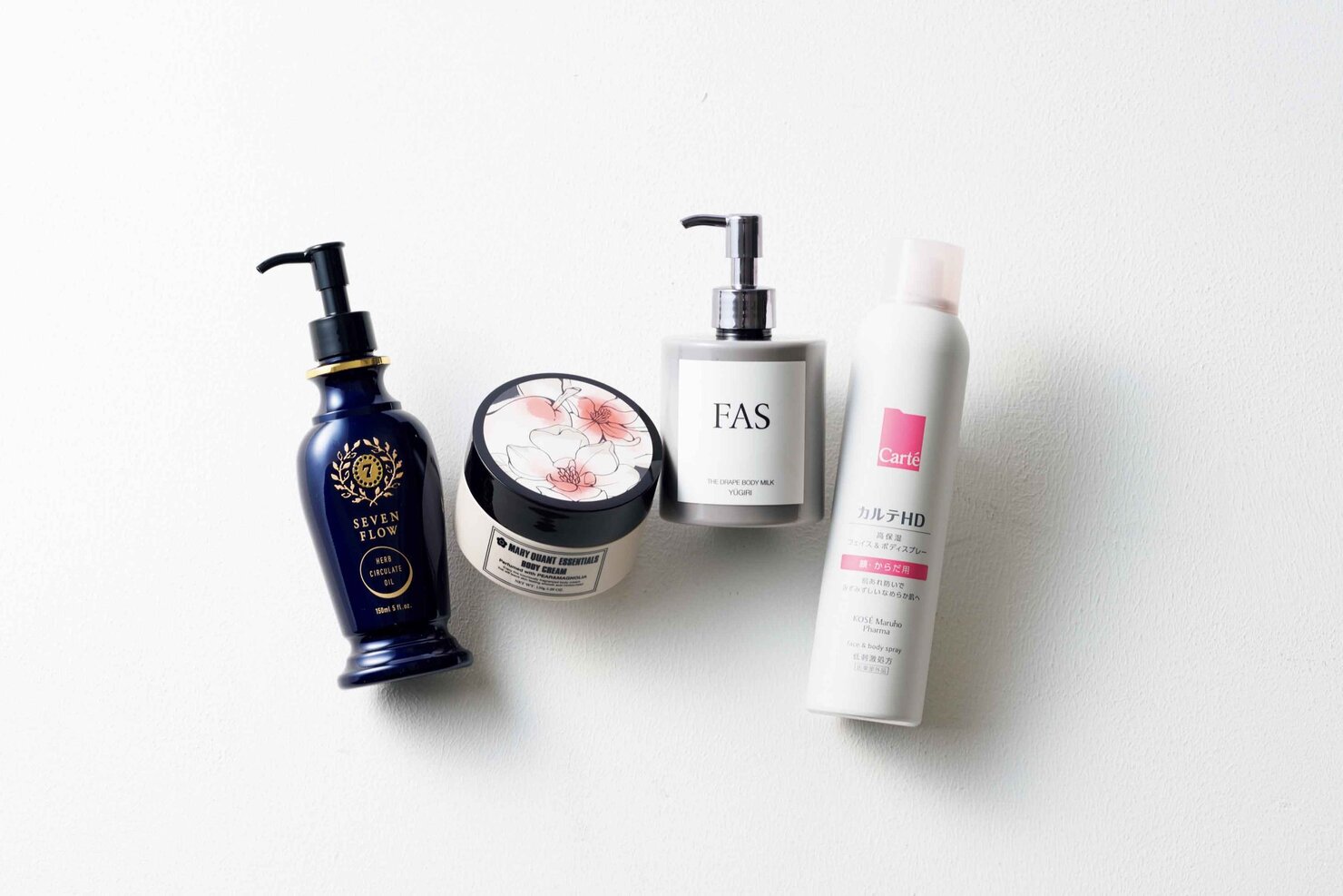 モイスチュア フェイス&ボディスプレー(医薬部外品)150g¥1,980(編集部調べ)/カルテHD(コーセー マルホ ファーマ) ザ ドレープ ボディミルク YŪGIRI 250mL ¥6,930/FAS(シロク) ボディクリーム ペアー&マグノリア 150g ¥3,850(数量限定)/マリークワント(マリークワント コスメチックス) ハーブサーキュレイトオイル 150mL ¥7,150/セブンフロー(美・ファイン研究所)