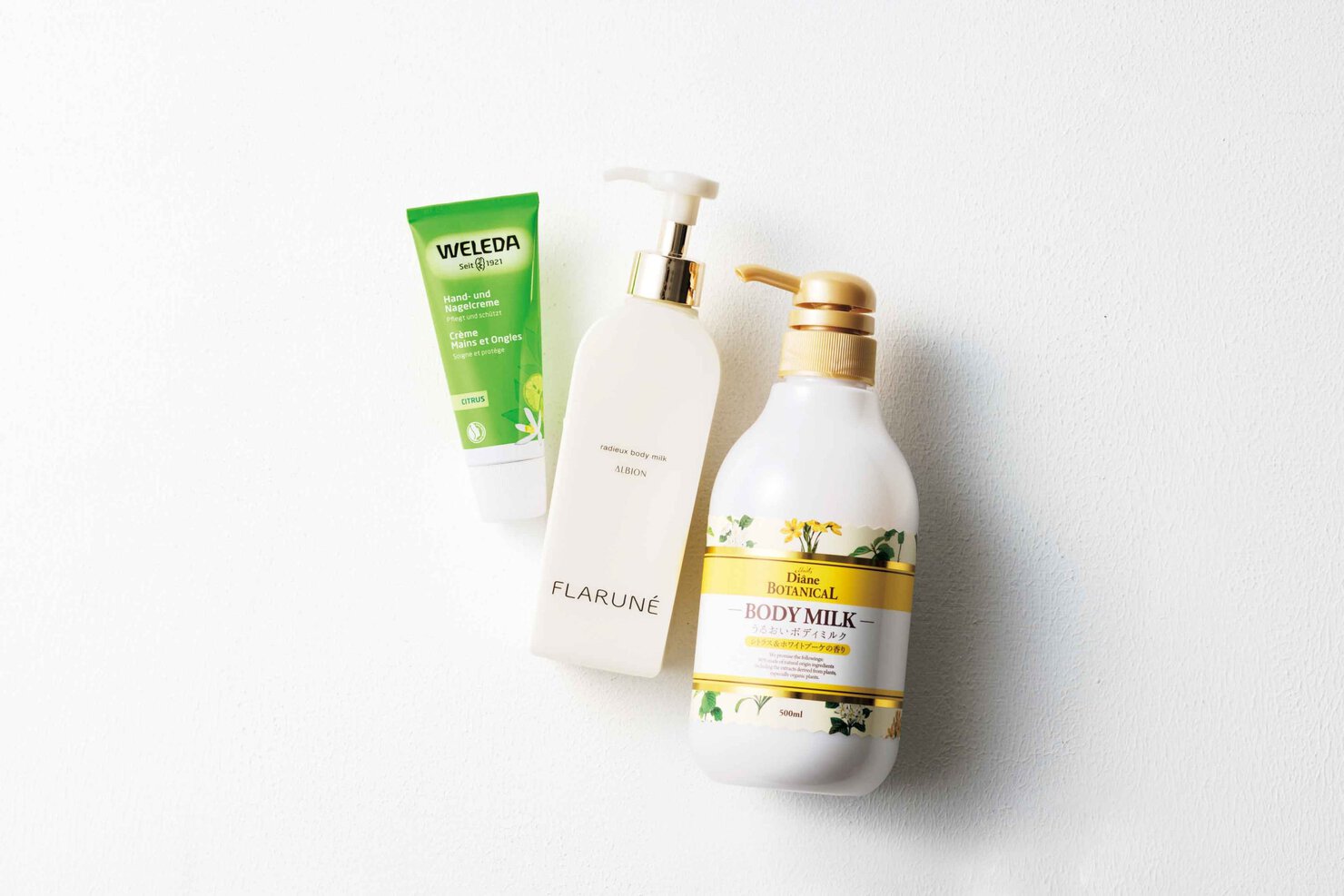 おすすめボディケアブランド&コスメは... ボディミルク シトラス&ホワイトブーケの香り 500mL ¥1,097/ダイアンボタニカル(ネイチャーラボ) ラデュー ボディミルク 250g ¥3,520/フラルネ(アルビオン) シトラス ハンド&ネイルクリーム 50mL ¥2,750/ヴェレダ(ヴェレダ・ジャパン)