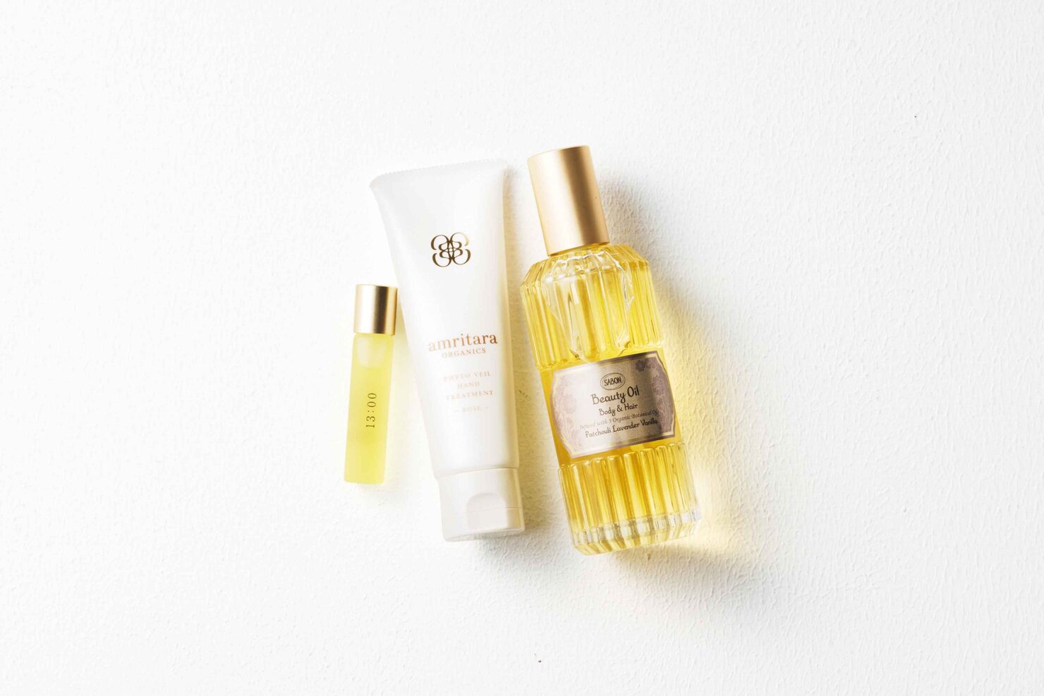 ビューティーオイル パチュリ・ラベンダー・バニラ 100mL ¥5,060/サボン( サ ボンジャパン) フィト ヴェール ハンド トリートメント(ローズ)50g ¥2,970/アムリターラ(アムリターラ) uka ネイルオイル 13:00 5mL ¥3,630/ウカ(ウカトーキョーヘッドオフィス)