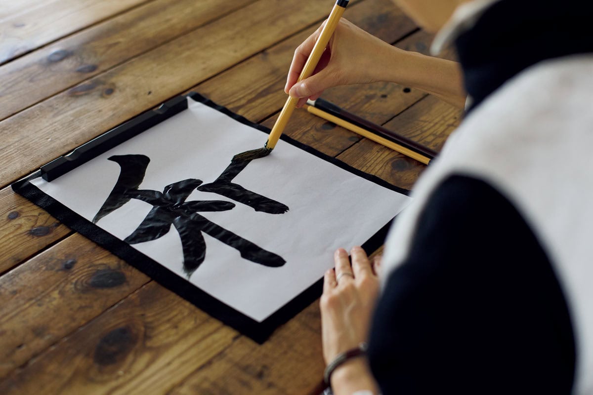 “姿勢を正して書く”という時間を作って、自分の中心を整える習慣を