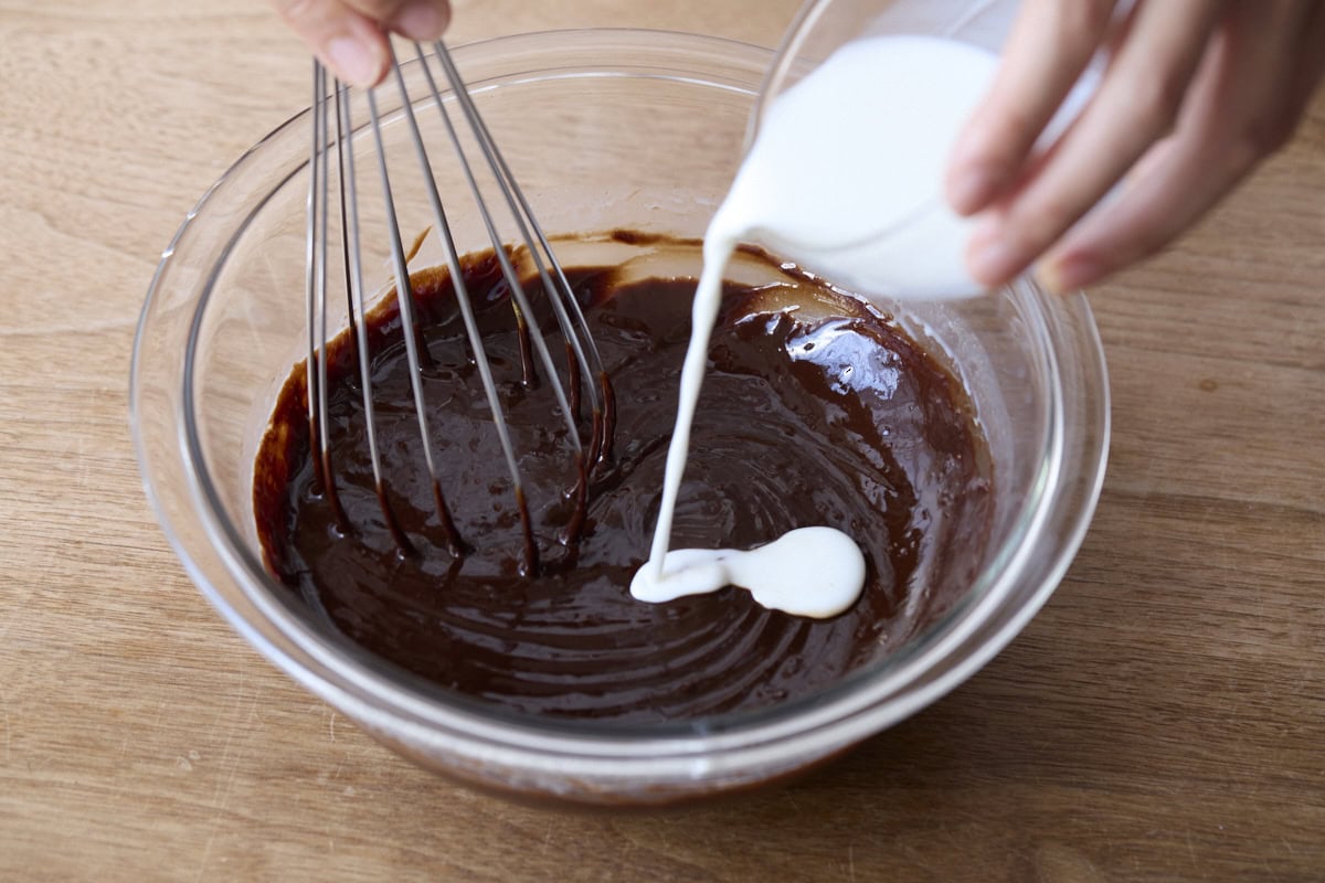 榎本美沙さんのバレンタインレシピ・みそガトーショコラ作り方