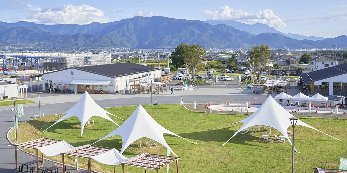 南アルプスで深呼吸を。大自然と手しごとに癒やされる時間をご提案。こちらは南アルプスの麓に広がる体験型複合施設「fumotto 南アルプス」