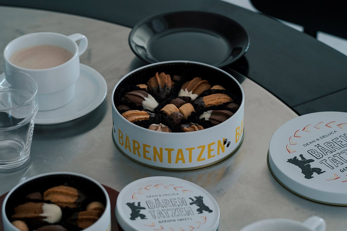 【ディーンアンドデルーカのバレンタイン2026】「DEAN & DELUCAベーレンタッツェンギフト缶・M 8個入り」¥4,104