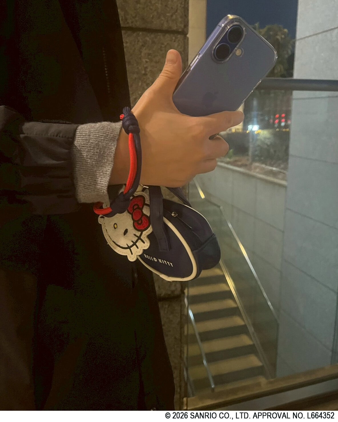 【リンネル3月号】編集Yはスマホストラップにしておでかけを楽ちんに「ハローキティ」×「アウトドアプロダクツ」 顔形&バッグ形ポーチなチャームセット