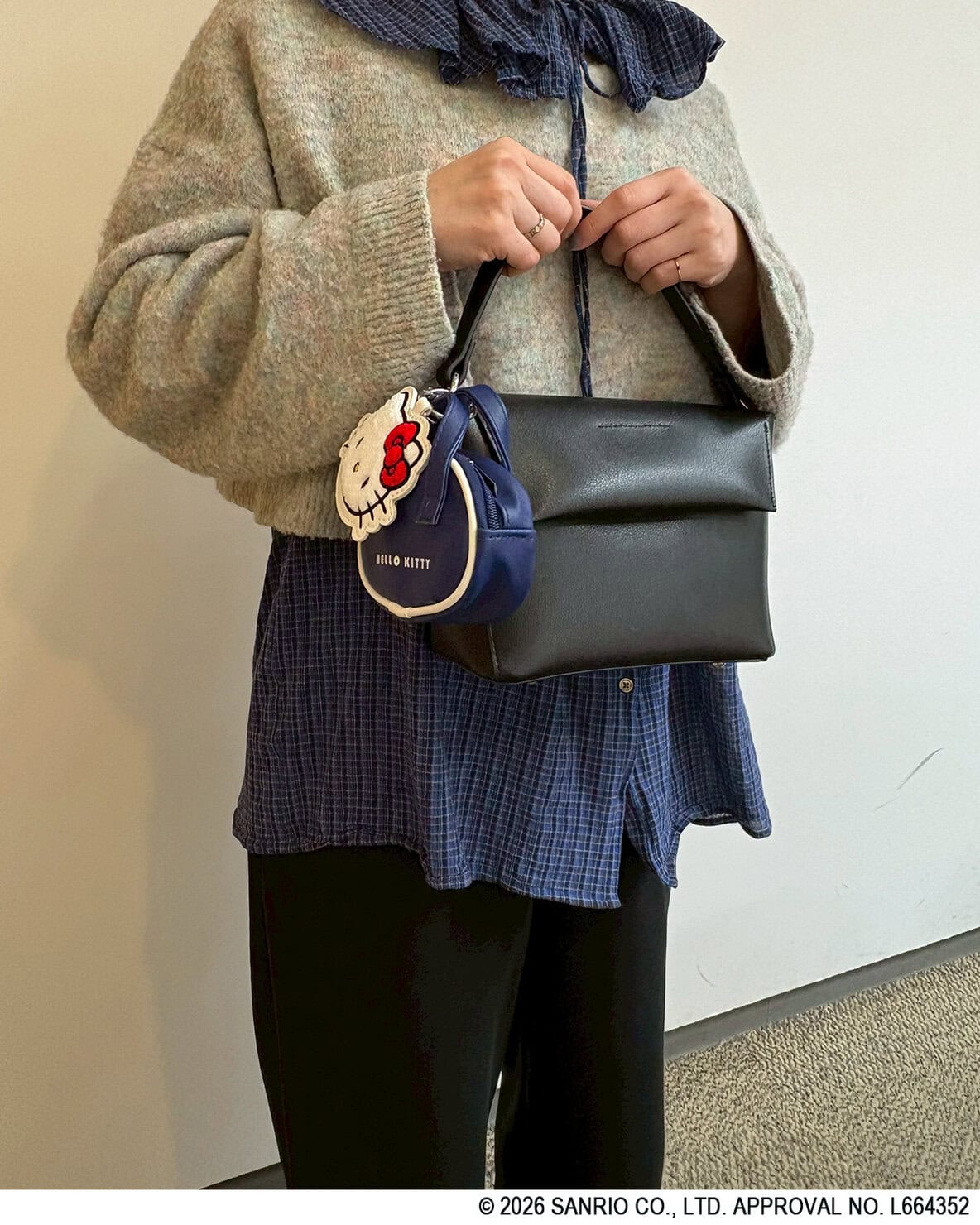 【リンネル3月号付録】編集Yはブラックレザーバッグをチャーミングな表情に♡「ハローキティ」×「アウトドアプロダクツ」顔形&バッグ形ポーチなチャームセット