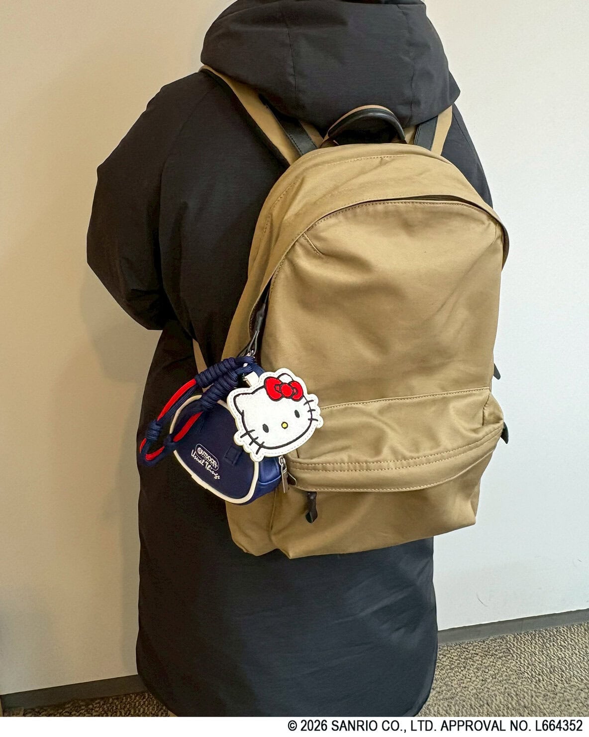 【リンネル付録】編集Oはリュックにプラスして華やかなアクセントを「ハローキティ」×「アウトドアプロダクツ」顔形&バッグ形ポーチなチャームセット