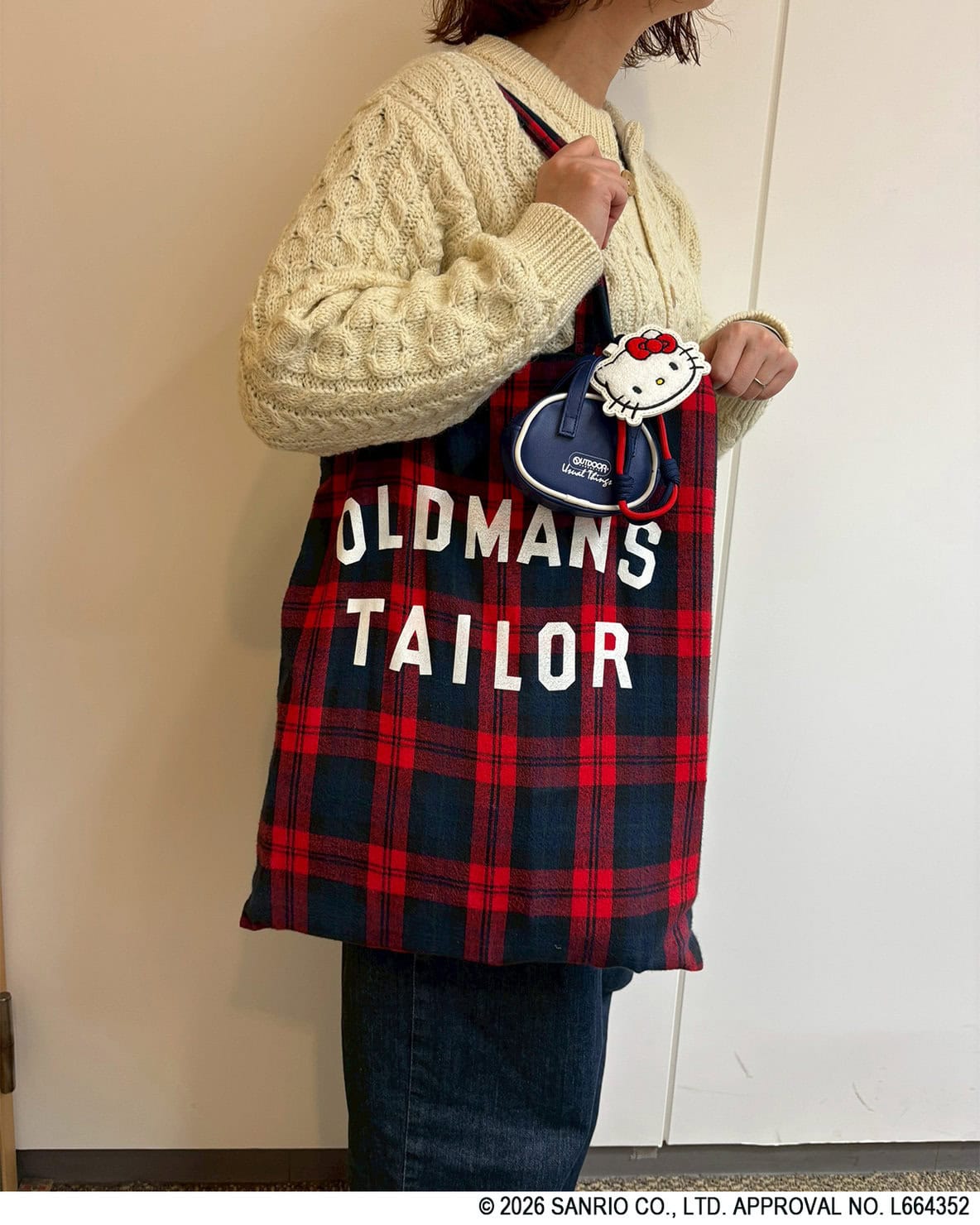 【リンネル付録】編集Kはトートバッグに付けてポケット代わりに!「ハローキティ」×「アウトドアプロダクツ」顔形&バッグ形ポーチなチャームセット