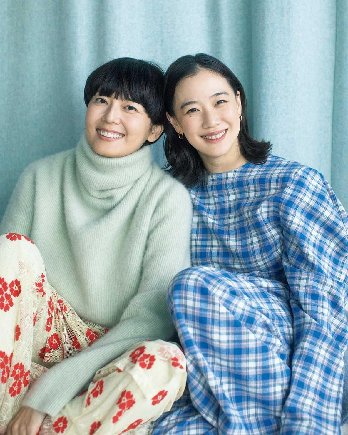 蒼井優さんのブラウスコーディネートと菊池亜希子さんのニットコーディネート リンネル2026年3月号表紙インタビュー