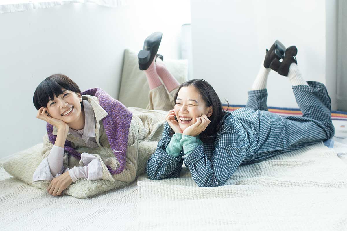 蒼井優さんのジャンプスーツコーディネートと菊池亜希子さんのボイラースーツコーディネート リンネル2026年3月号表紙インタビュー