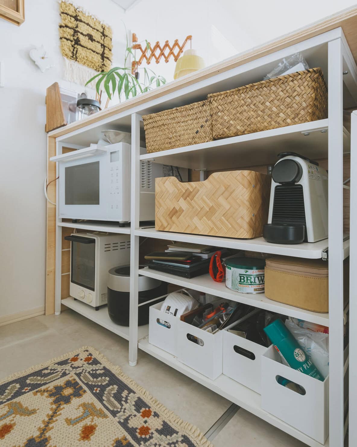 既製品のユニットシェルフを活用した収納