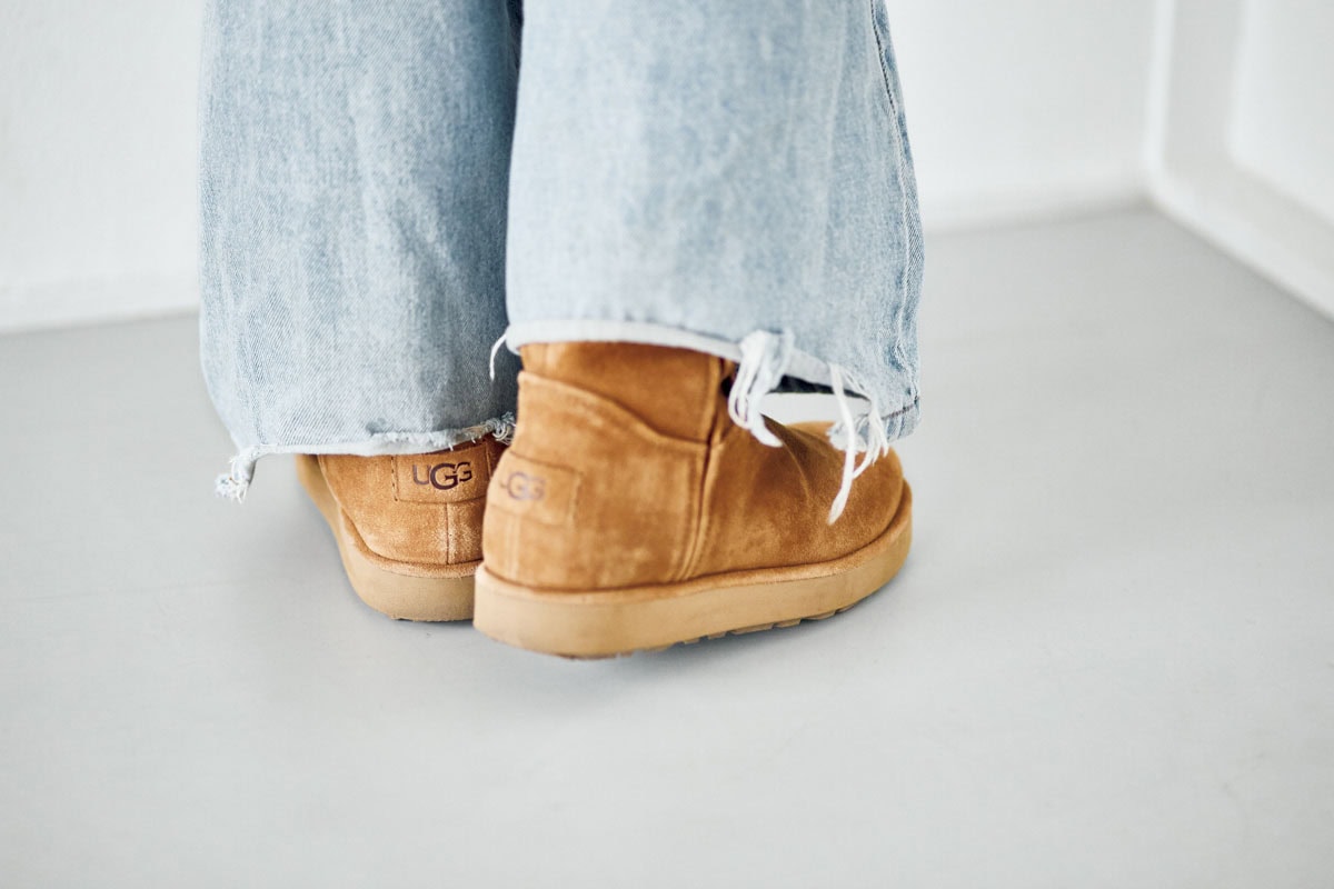 俳優・モデル三戸なつめさんはアグのムートンブーツを愛用