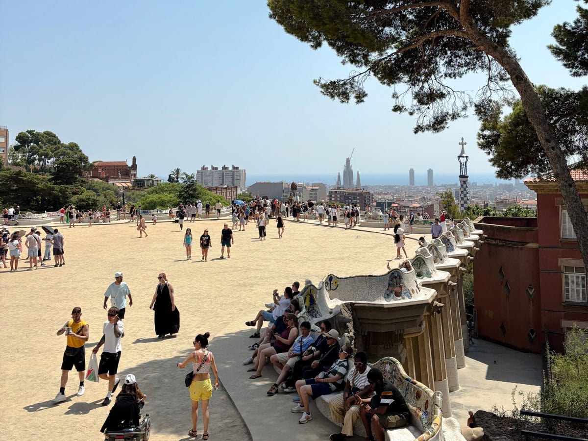 グエル公園に入場して、私がまず最初に向かったのは中央広場