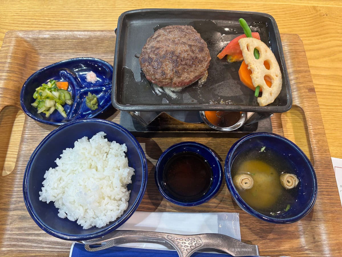 「道の駅笠間」で食べたハンバーグ