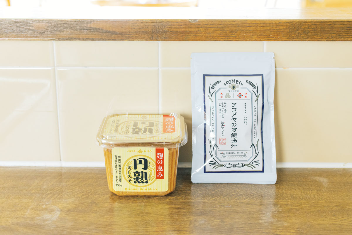 モデルKanocoさんの味噌汁は、ひかり味噌の「円熟こうじみそ」とAKOMEYAの万能出汁パックを愛用