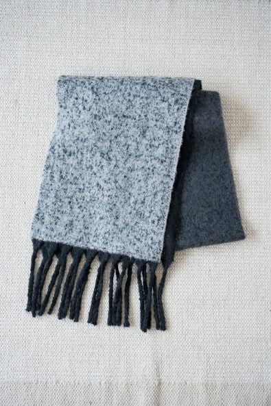 GUのグラデーションマフラー+E(09 BLACK)