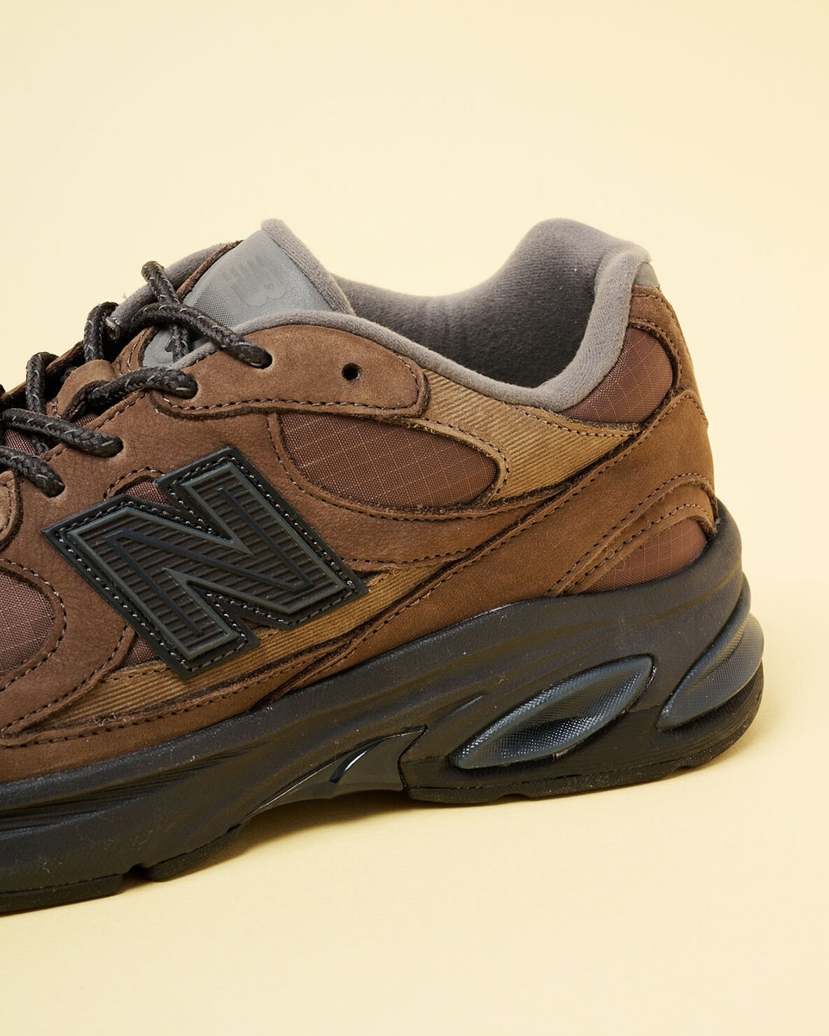 ニューバランスのスニーカー<U20106WB>