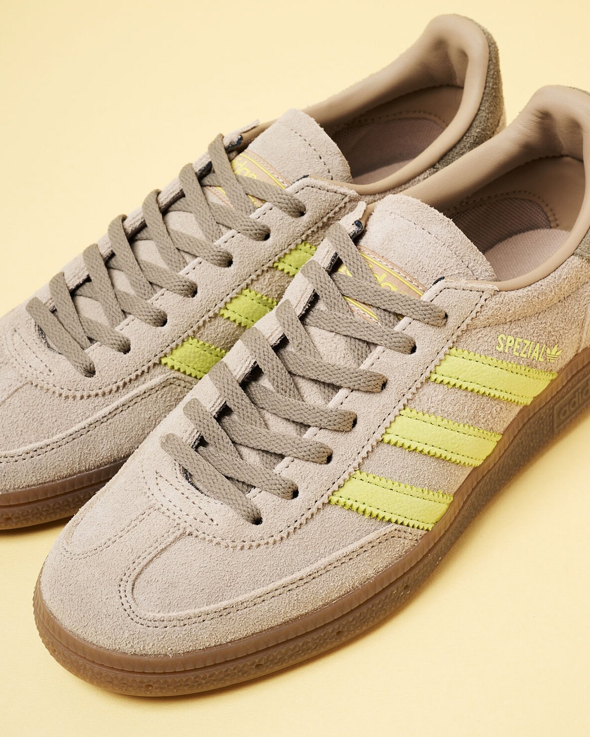 アディダス オリジナルス〈HANDBALL SPEZIAL W SMU〉