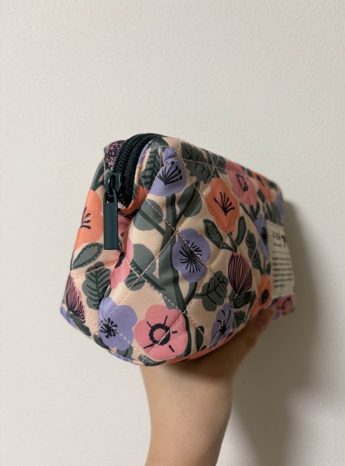 『リンネル』5月号増刊付録 キッピスキルティングポーチの側面