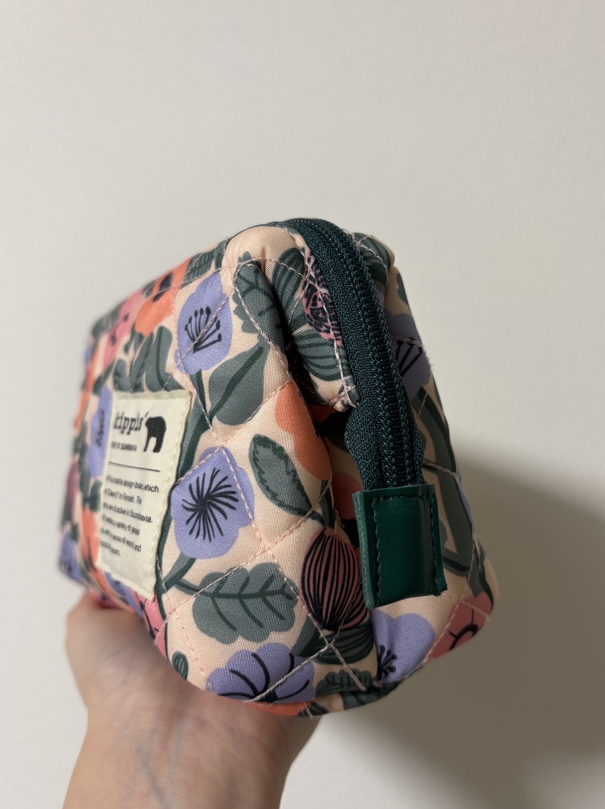 『リンネル』5月号増刊付録 キッピスキルティングポーチの側面