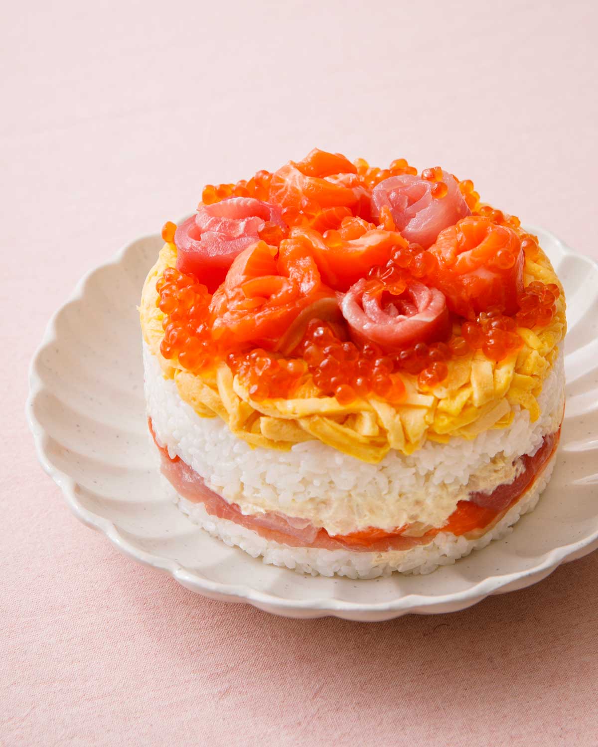 【ひな祭り献立レシピ】「ちらし寿司ケーキ」でかわいく華やかな食卓に! 型で重ねれば4層も簡単◎ :レシピ・Hidekaさん