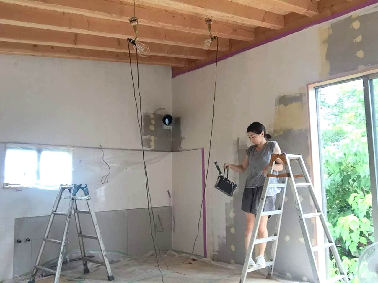 ハーフビルドの新居のペンキ塗りDIY