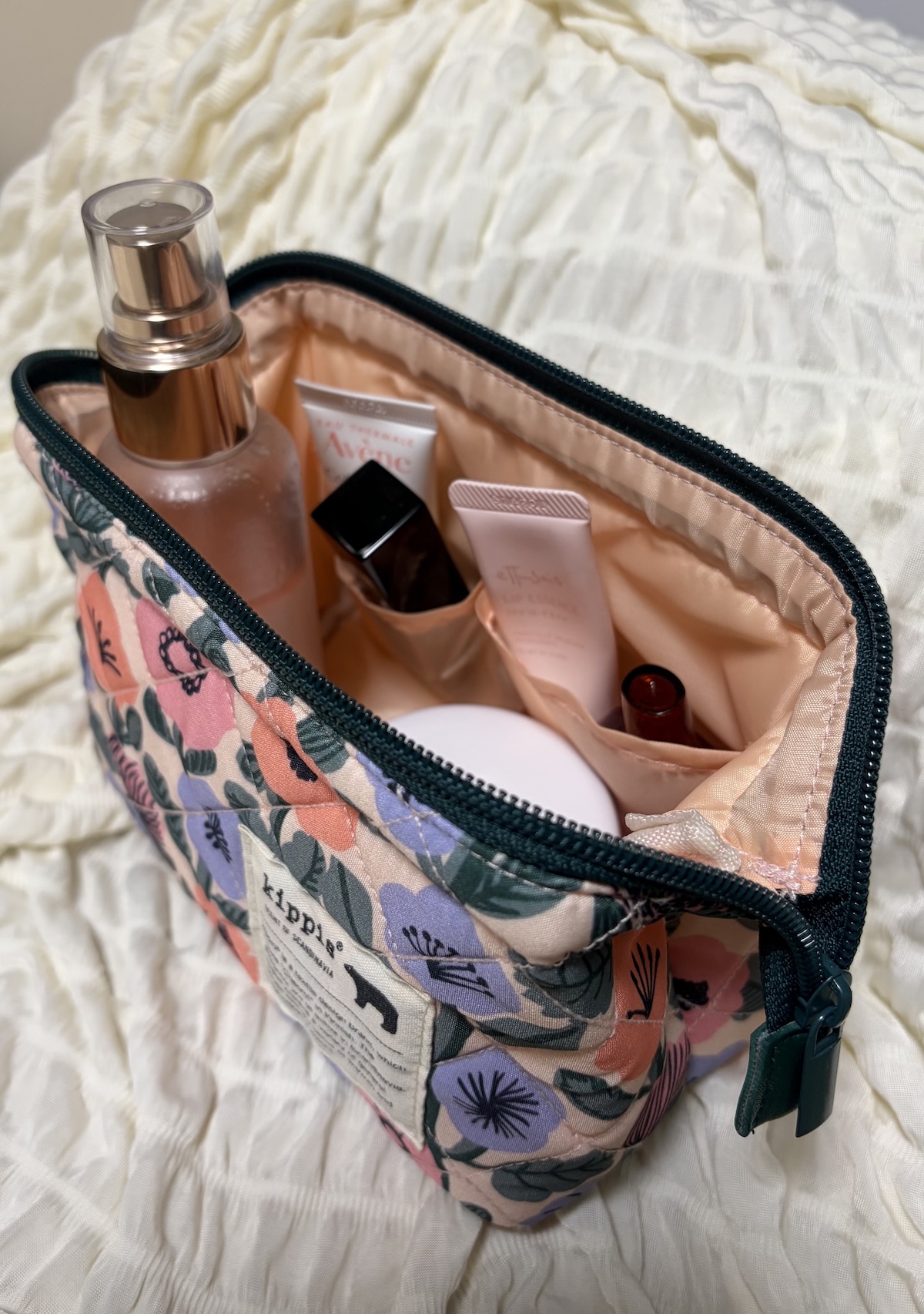 『リンネル』5月号増刊付録 キッピスキルティングポーチにコスメを収納