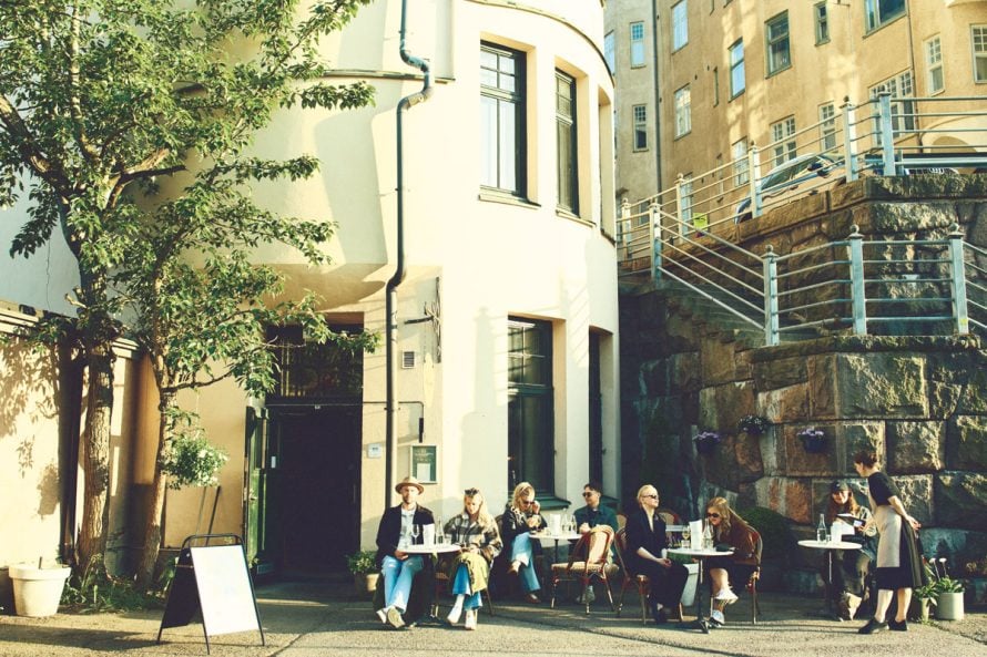 カタヤノッカ地区、フィンランドの後期アール・ヌーヴォー(ユーゲント)様式の建物が並ぶ住宅街にあるレストランWellamo