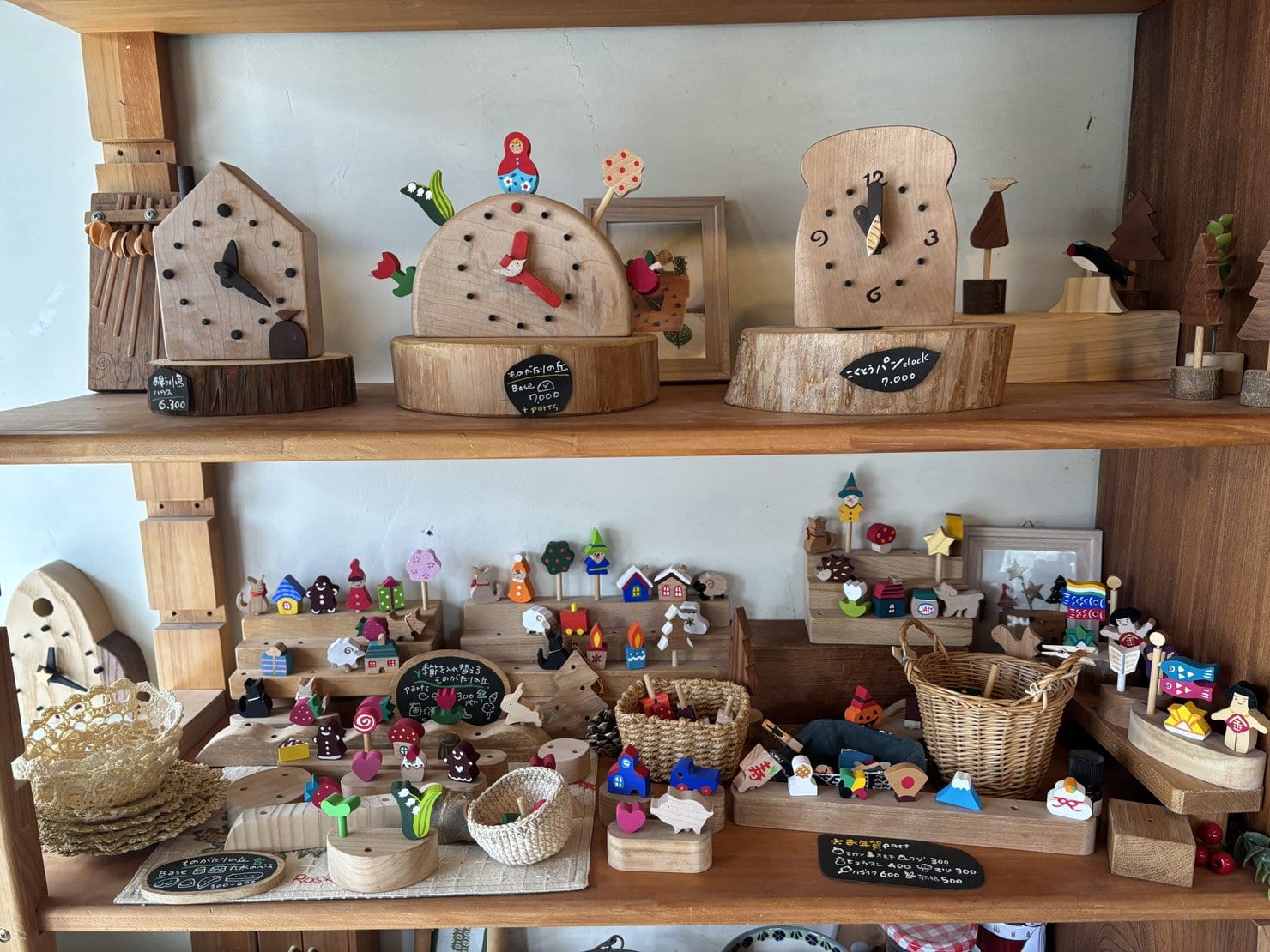 かぜまがり村のかわいい木工オブジェコーナー
