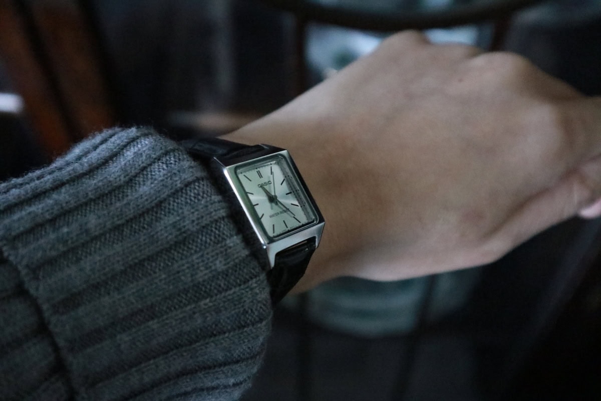 CASIO(カシオ)スクエアケースレザーベルト腕時計