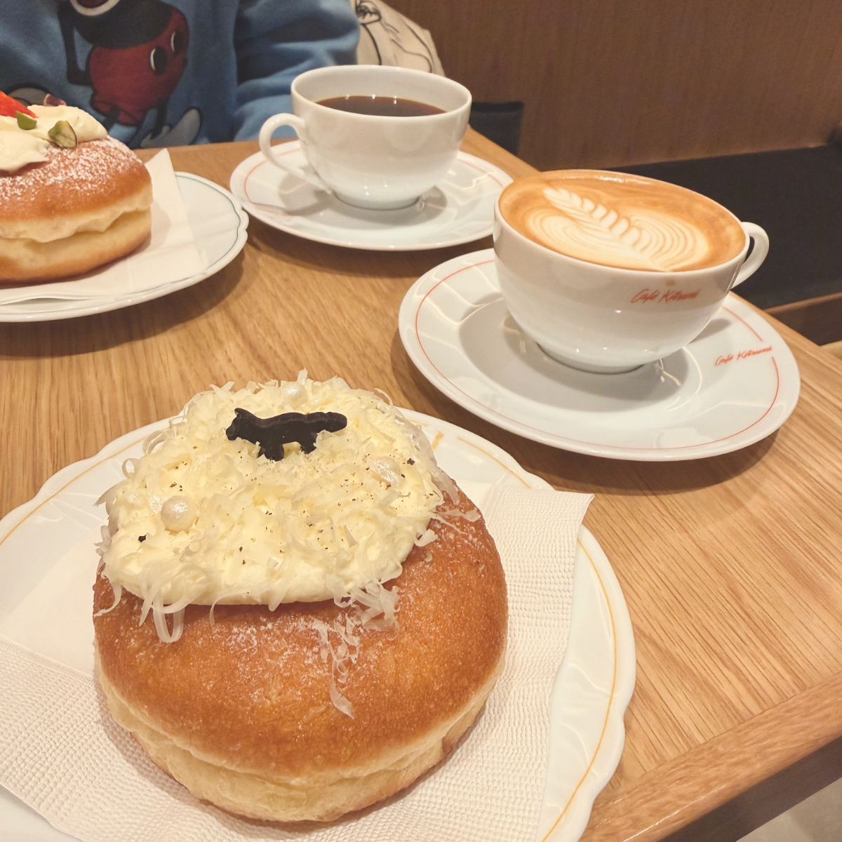 カフェキツネドーナツ