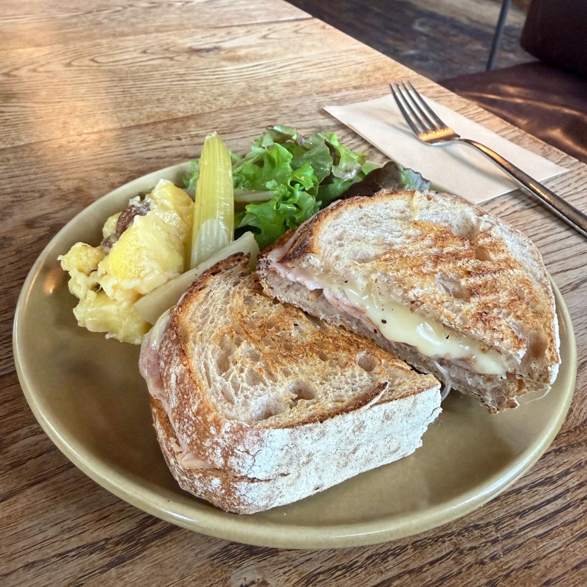 TRUCKの併設カフェBirdの絶品サンドイッチ