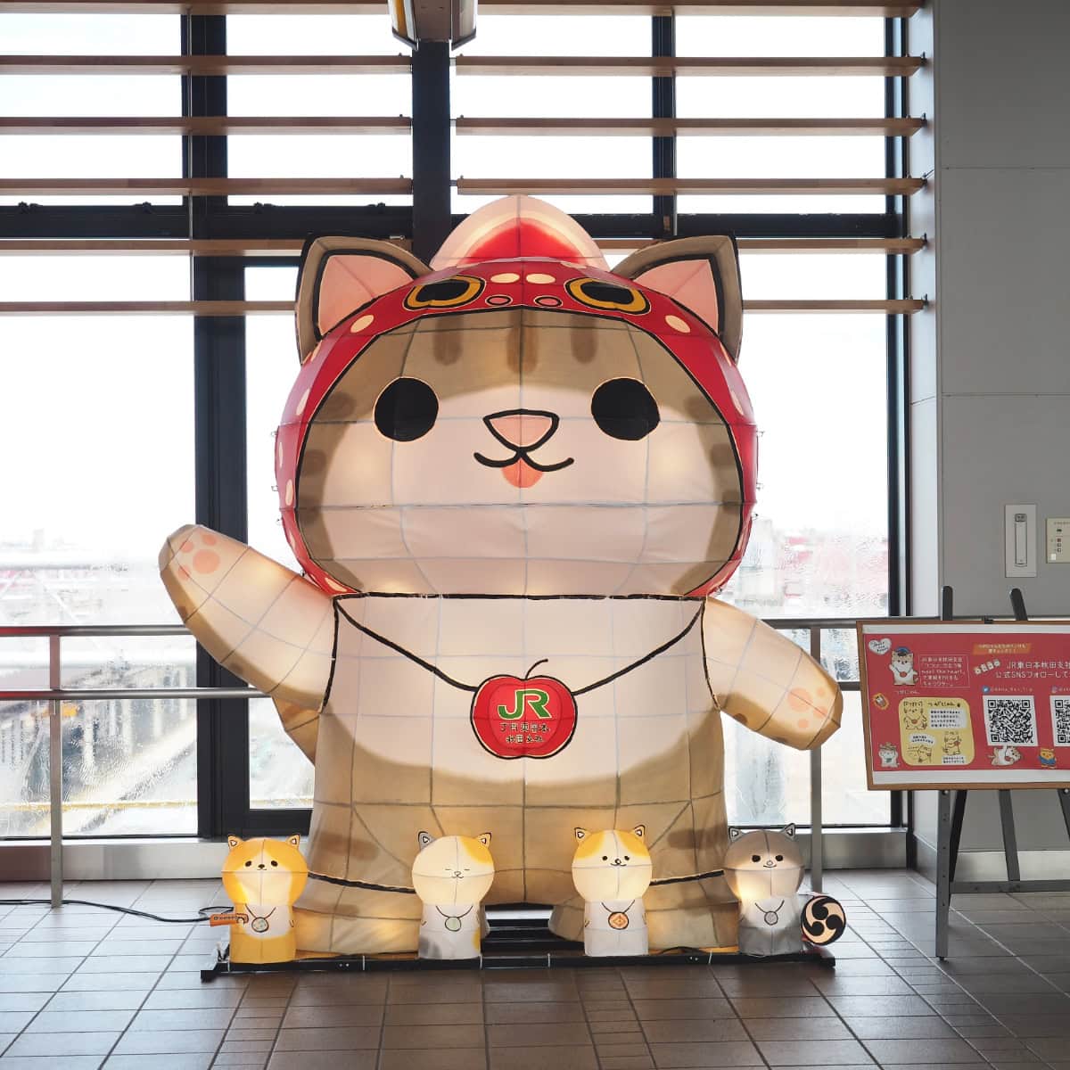 青森駅の猫ねぶた