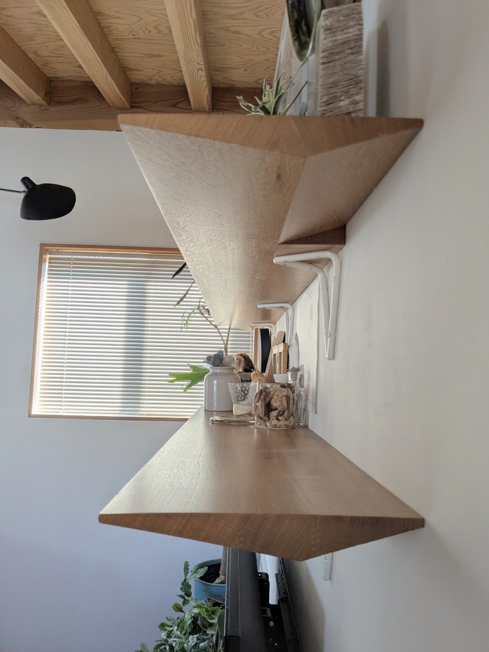 IDÉEのウォールシェルフを横から見た図