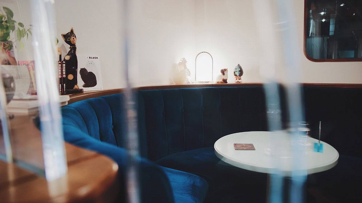 東京・西荻窪の喫茶店「喫茶閃光」の内観