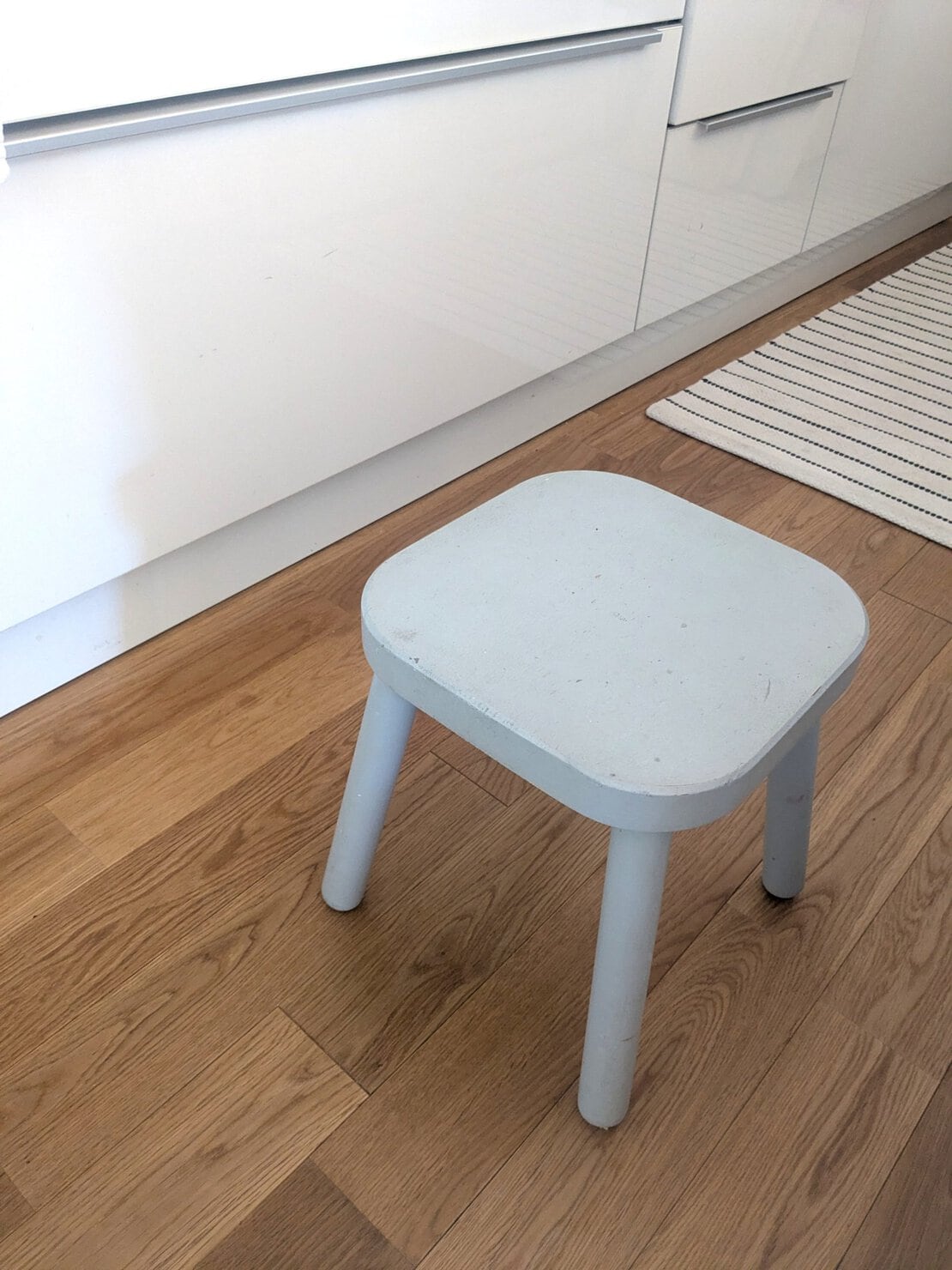 ペンキを塗ったIKEAのスツール