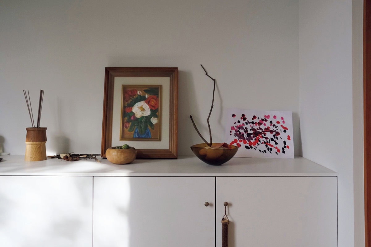 横のガラス戸から緑が見えるのも、外とのつながりが感じられてお気に入りです