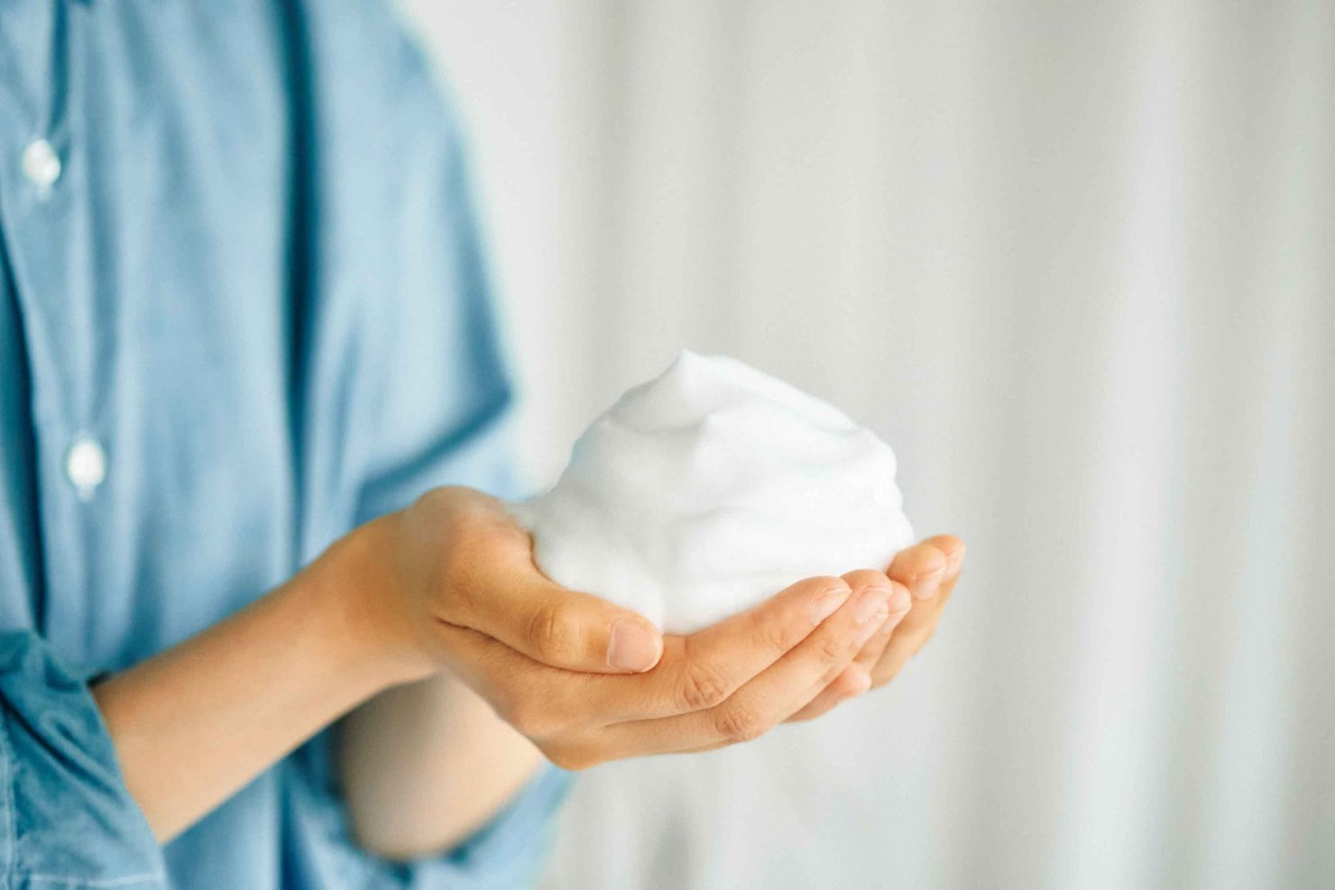 「石鹸洗顔」がおすすめの理由 石鹸で顔を洗うメリットは?