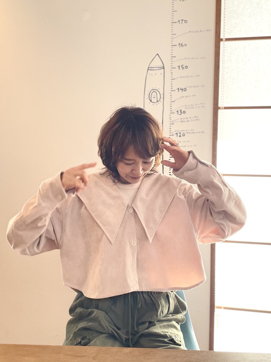 受注会で届いた大きな襟が印象的なピンクのシャツ