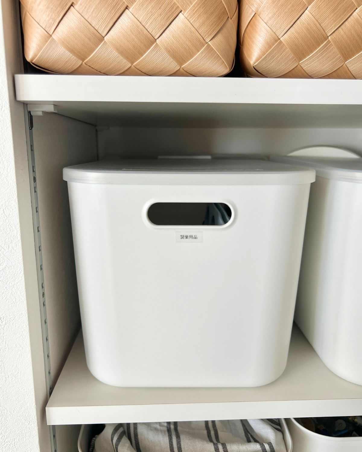 キッチンパントリーで使用中の無印良品の柔らかポリエチレンケース・フタ付き