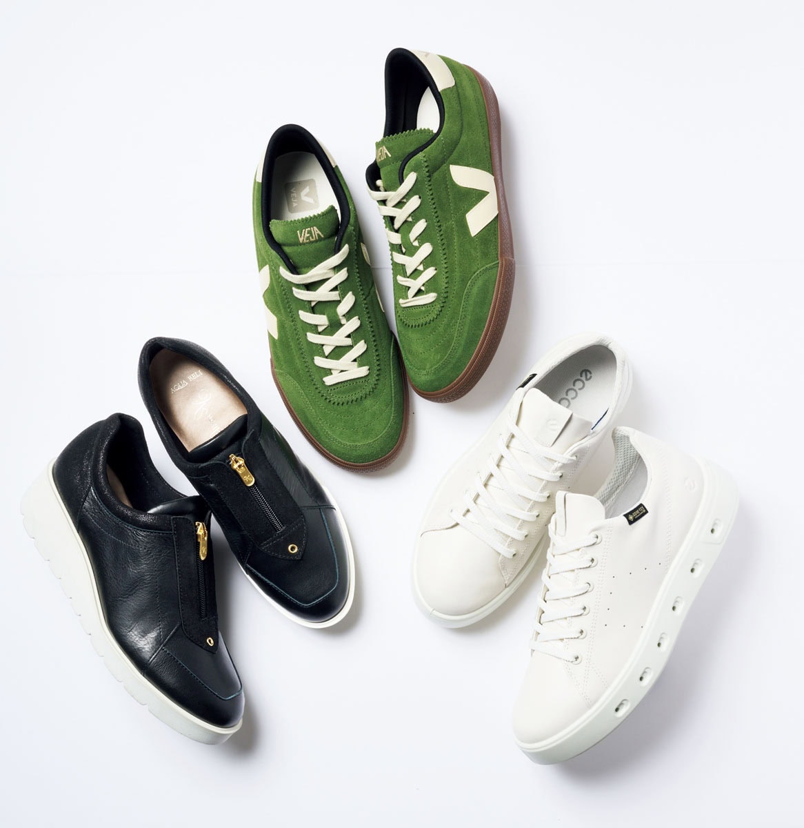 全天候型のスニーカーは、突然の雨にも対応するから一足は持っておきたい