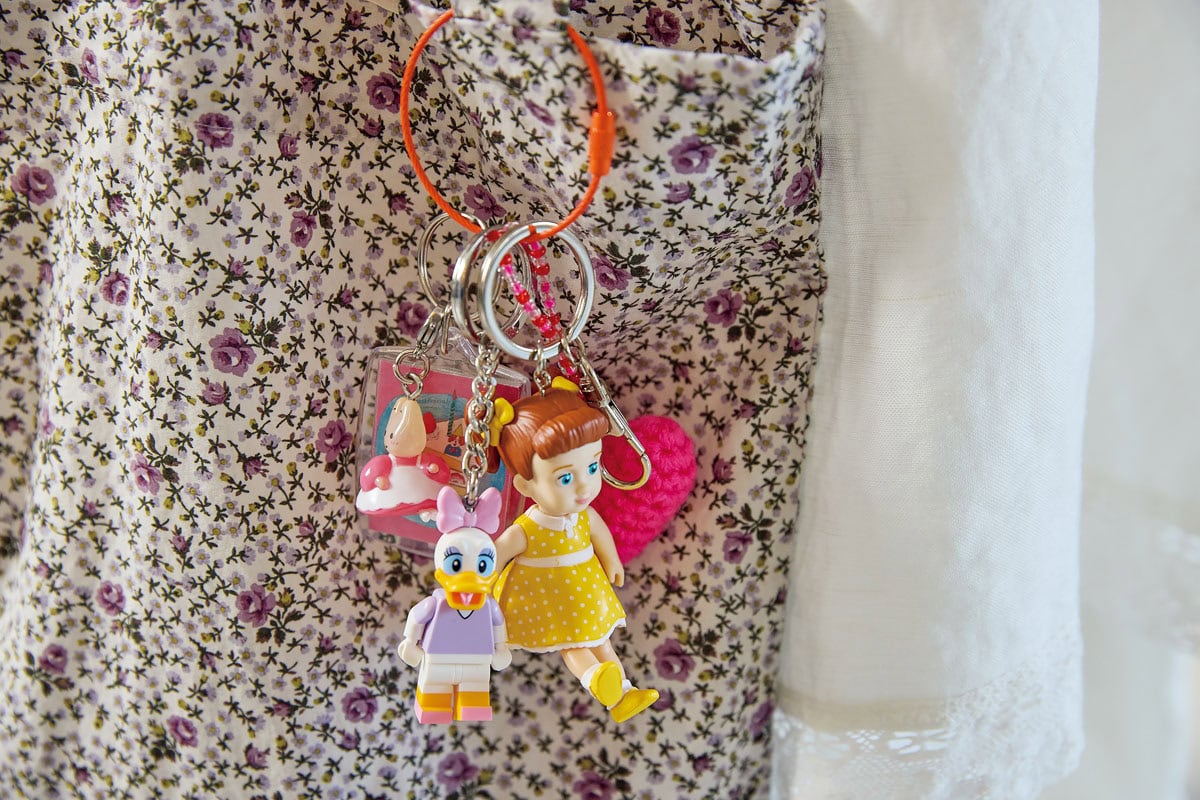 三戸なつめさんのバッグチャーム