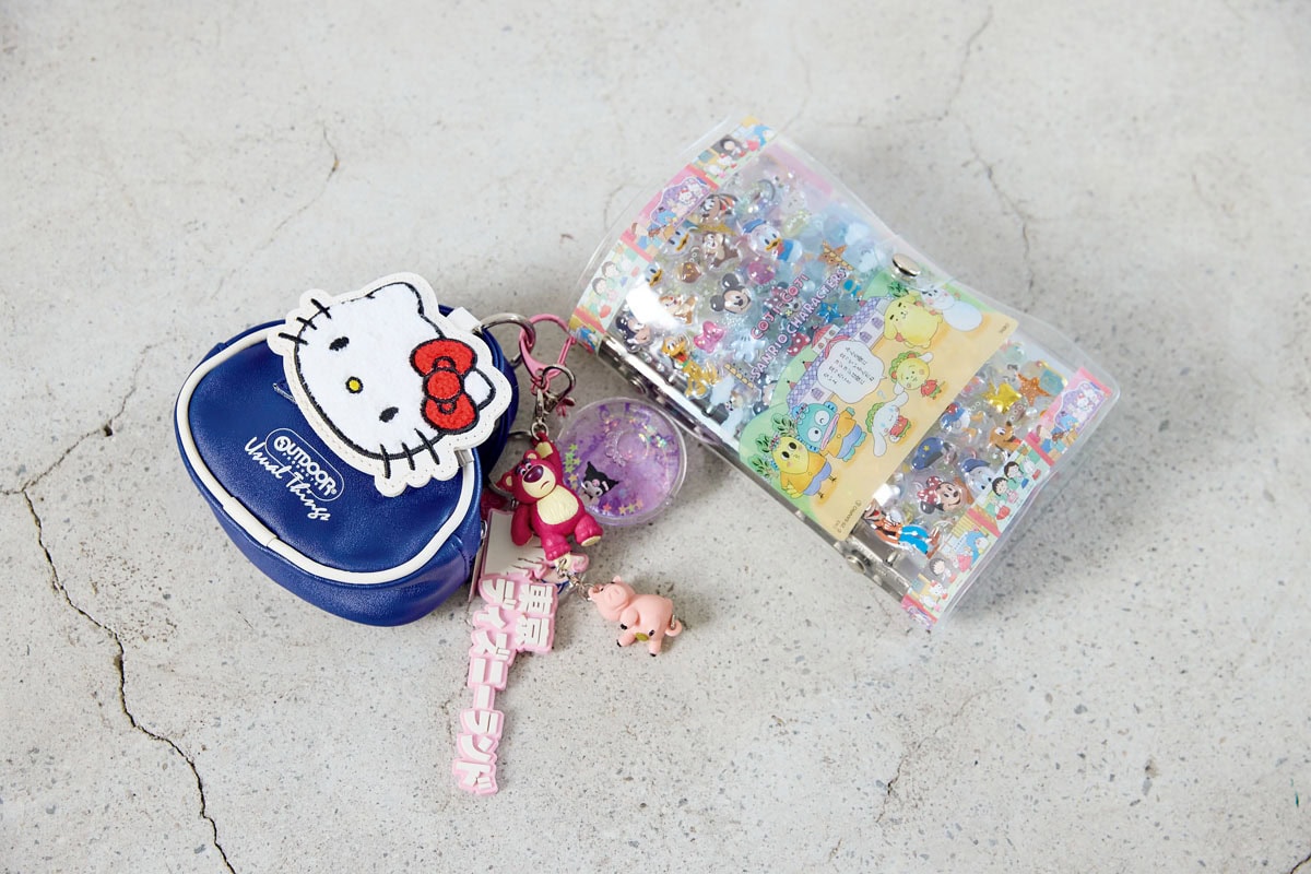 シール帳にもじゃら付け。