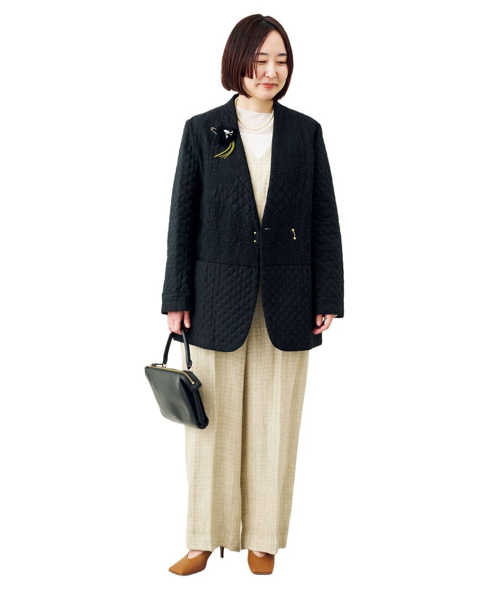 オケージョンで活躍中のキルティングジャケット。入学式を想定した左は華やかなツイードのオールインワンを。