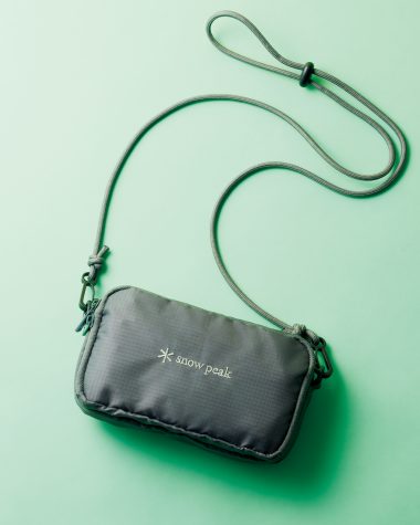 リンネル2026年6月号付録「スノーピーク」×高山 都さん「たっぷり収納力のお財布ショルダーバッグ」