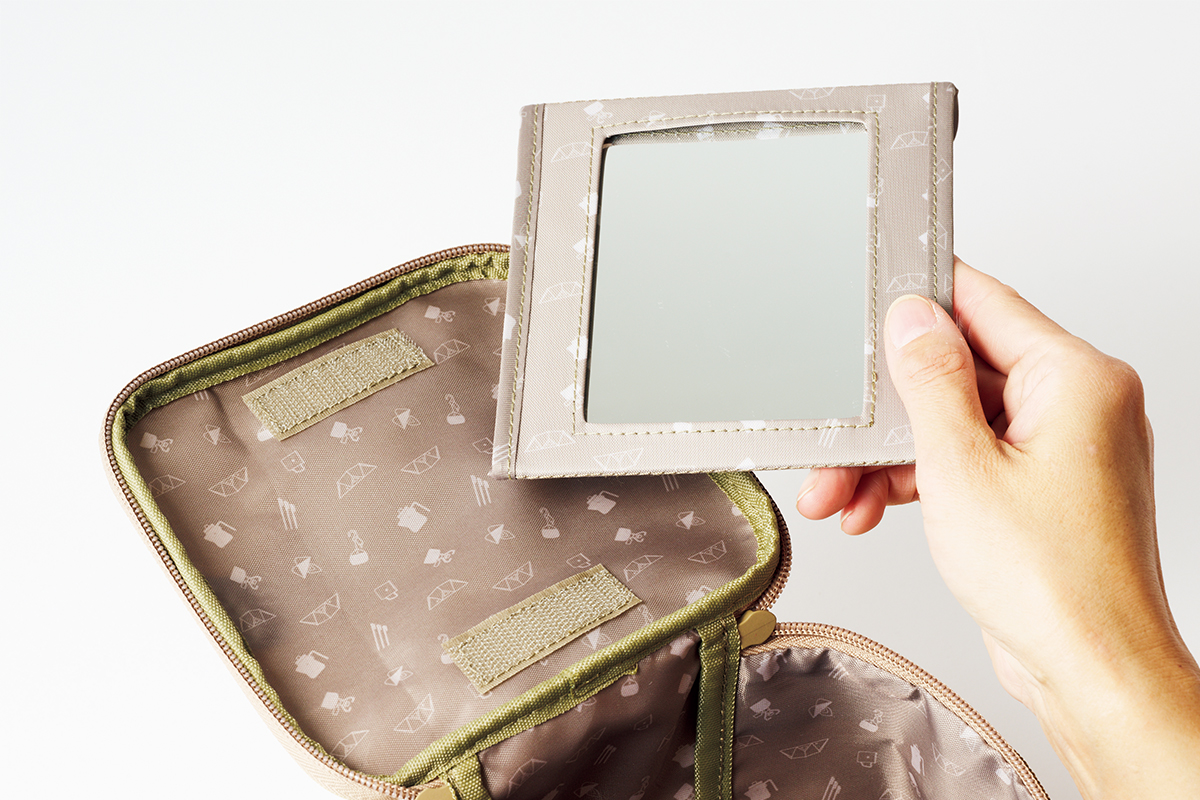 リンネル2026年6月号増刊付録「スノーピーク」×高山 都さん「ミラーが取り外せる大きなバニティポーチ」ミラーは取り外し可能!