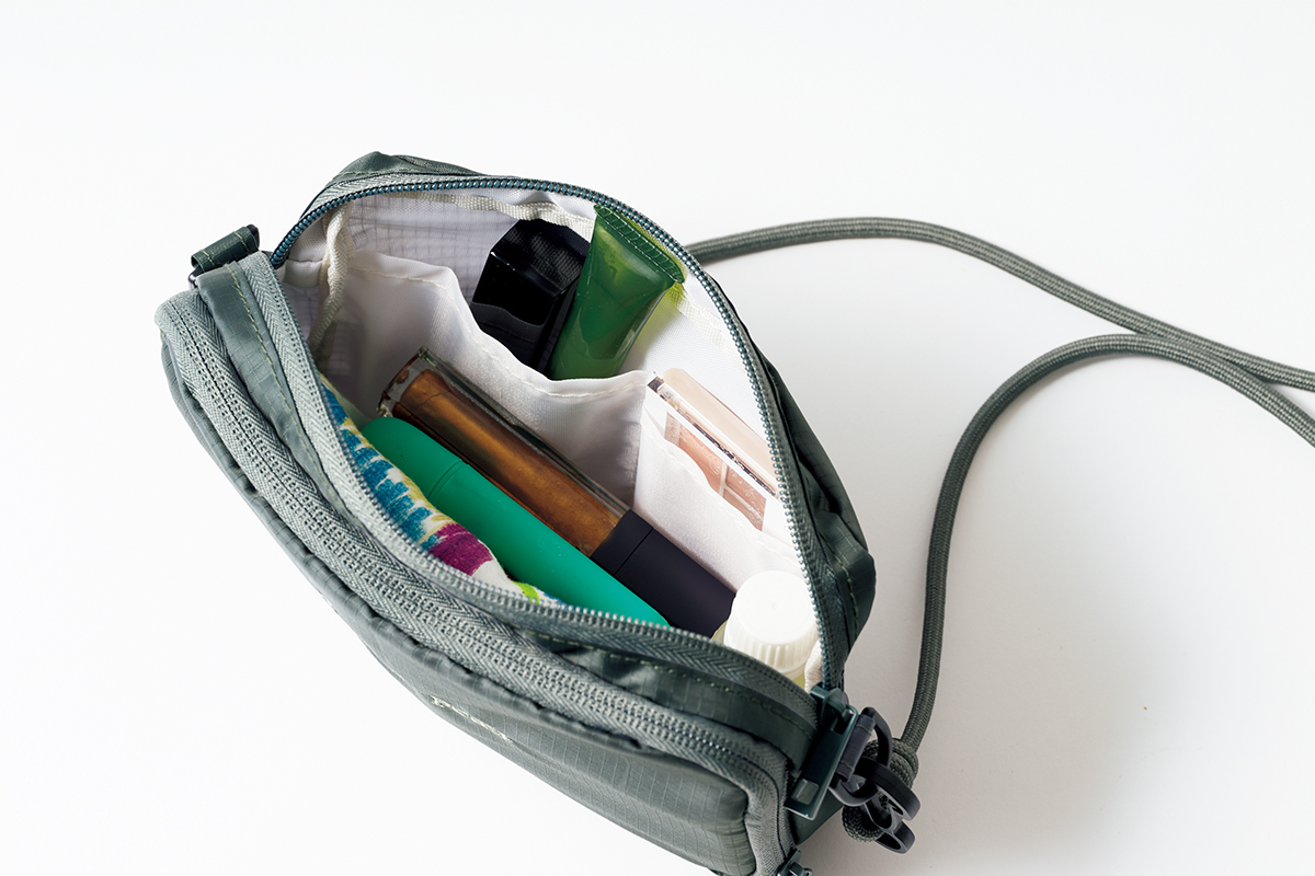 リンネル2026年6月号付録「スノーピーク」×高山 都さん「たっぷり収納力のお財布ショルダーバッグ」ポーチ部分は身の回りの収納に便利