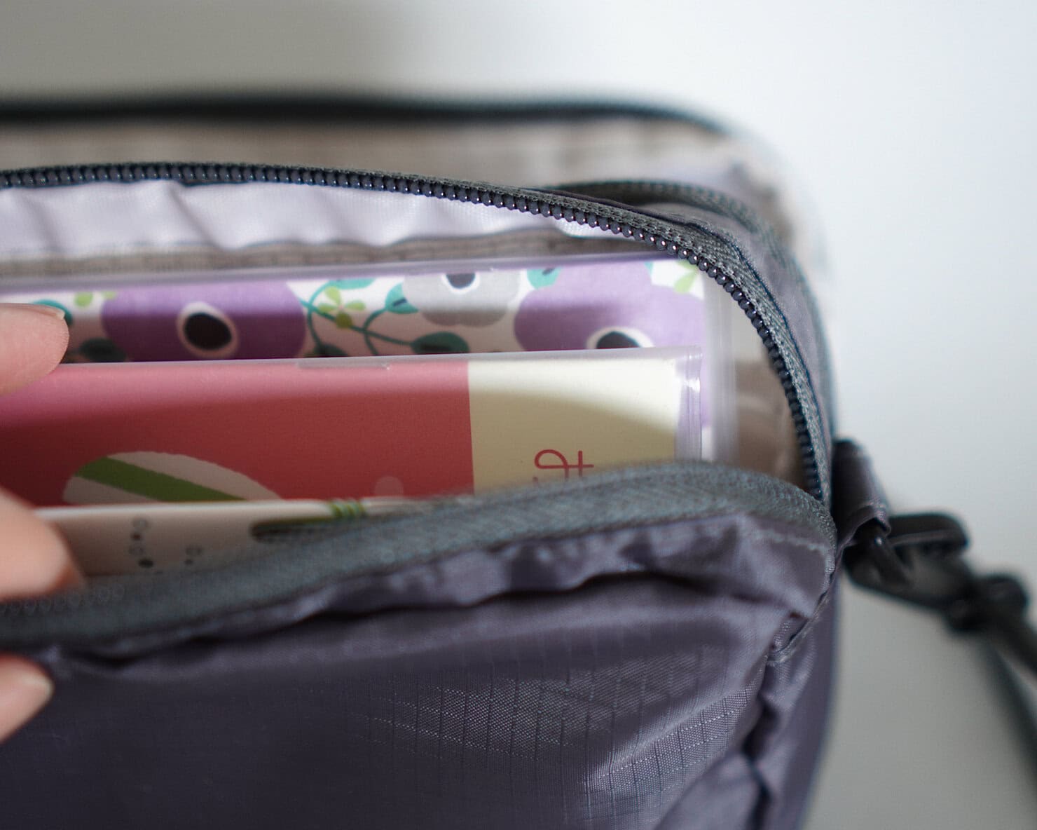 スノーピークお財布ショルダーバッグにお薬手帳を入れたところ